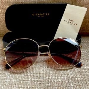 NWOT Coach Lia Round sunglasses